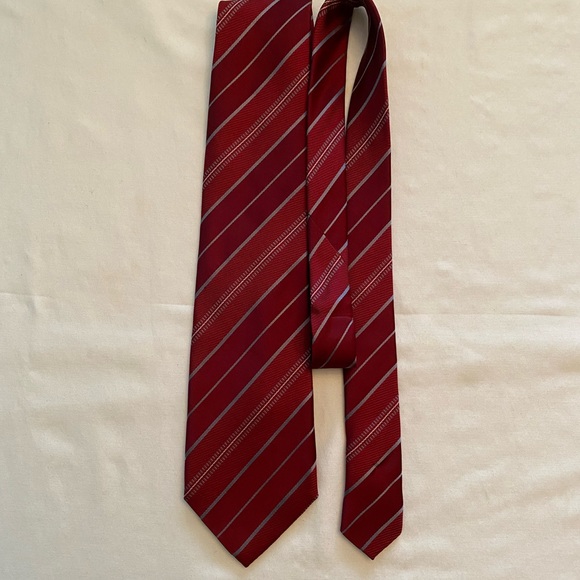 Giorgio Armani 100% Silk Tie Red & Burgundy Stripes w Thin Gray Stripe Accent - Picture 7 of 7